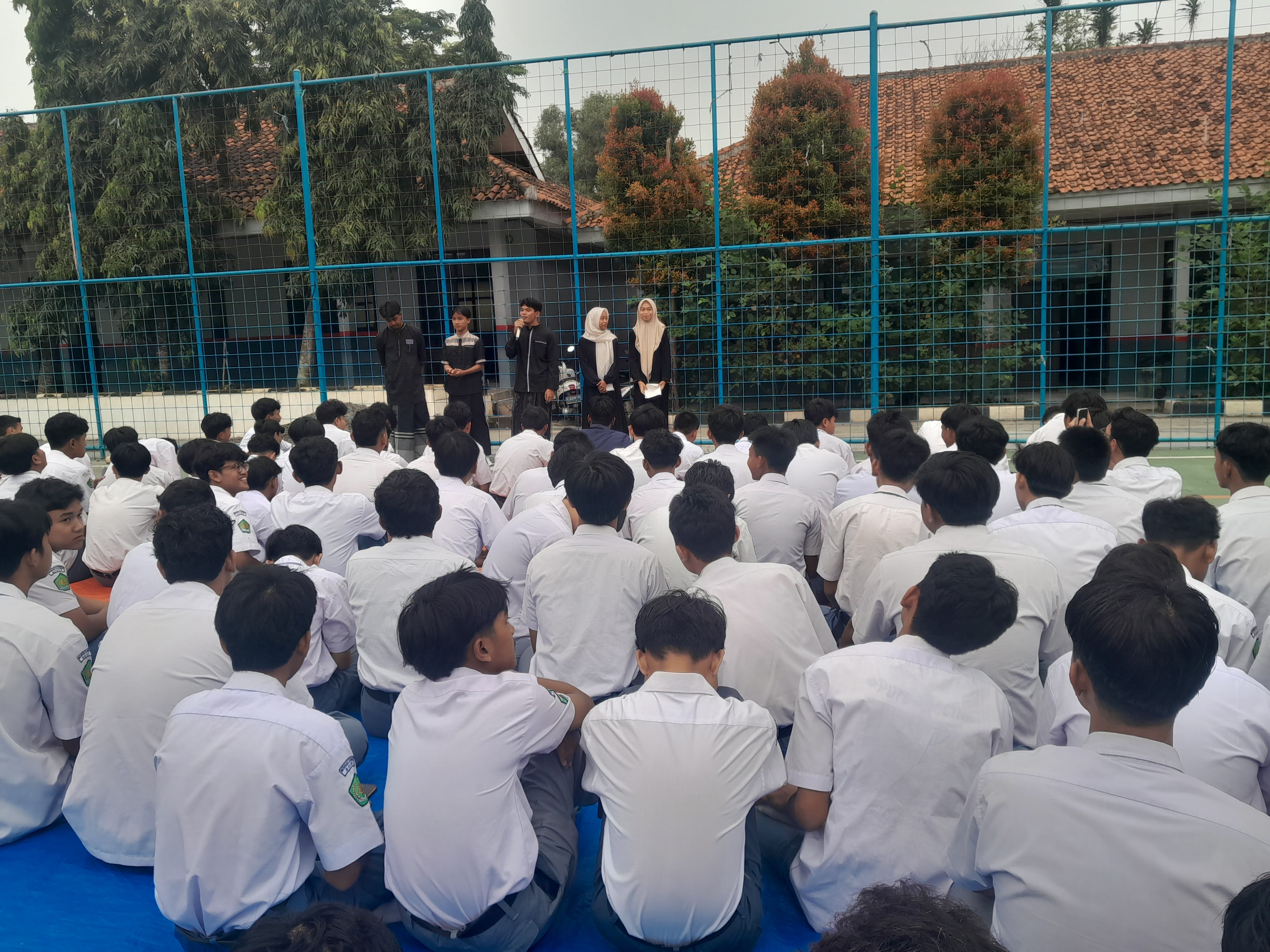 PEMBIASAAN SHALAT DHUHA DAN PRAKTIK DAKWAH di MAN 5 BOGOR, KOLABORASI PROGRAM KESISWAAN dan GURU