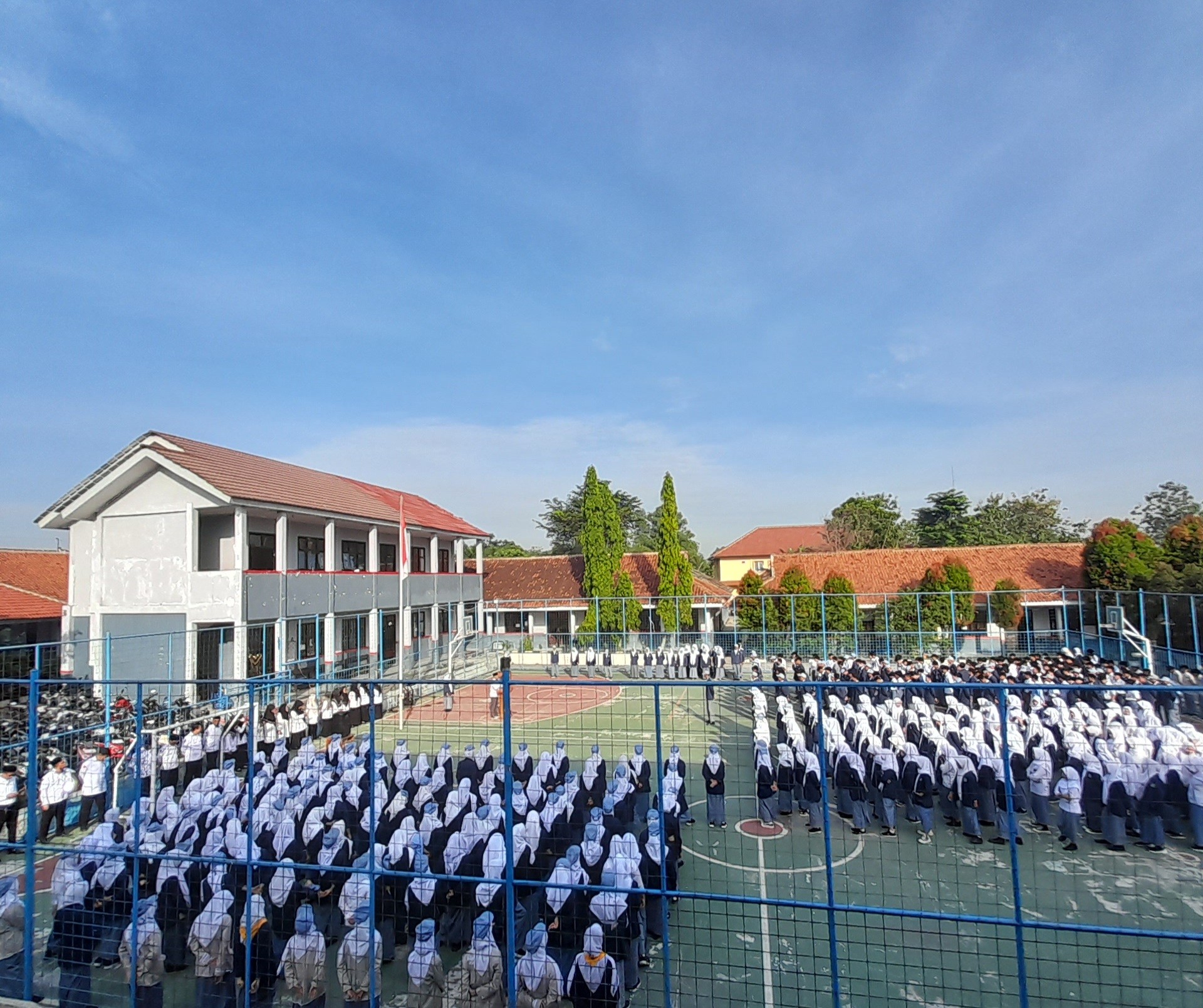MAN 5 Bogor Laksanakan Kegiatan Pembiasaan Upacara Bendera Rutin