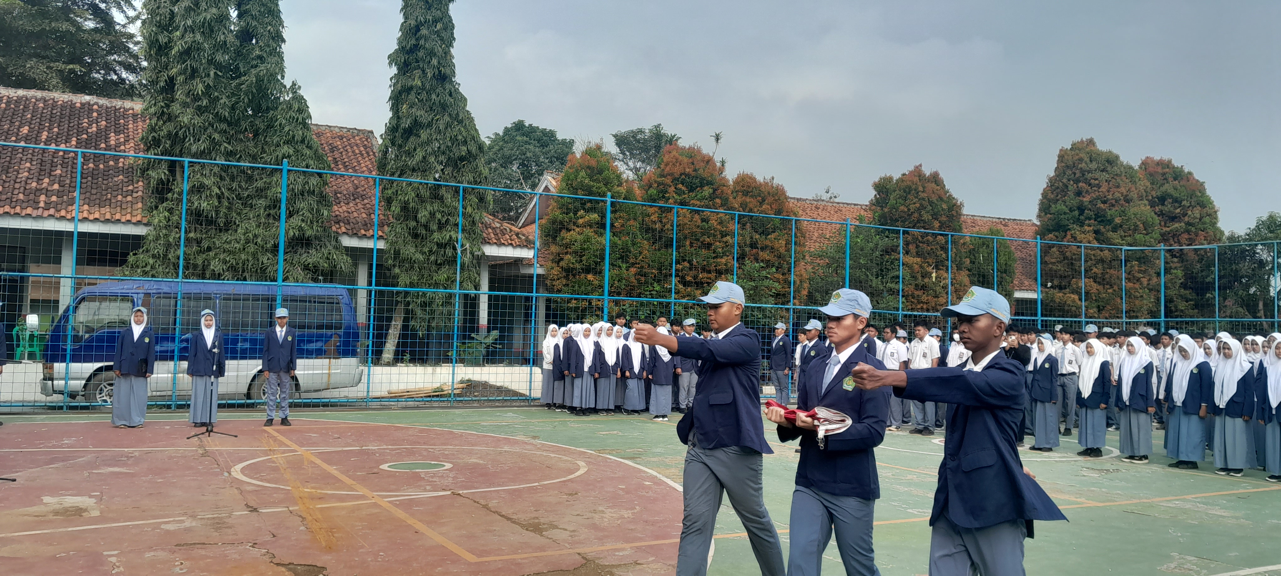 Upacara Bendera Perdana Semester Genap, Kepala MAN 5 Bogor Ajak Siswa Menjadi Lebih Baik