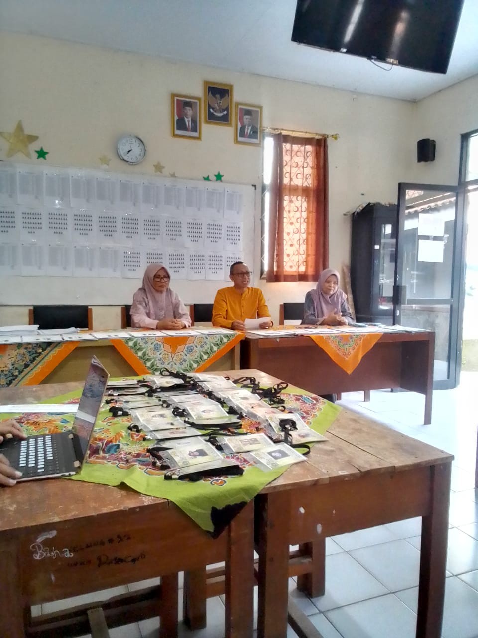 Plt. Kepala MAN 5 Bogor Memimpin Brifing Pengawas Ruang PAT dan ASAS Genap Tahun Pelajaran 2023-2024