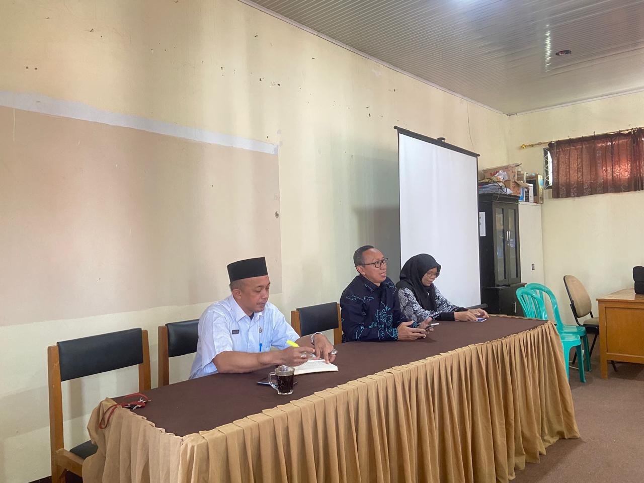 Briefing Wali Kelas Oleh Plt. Kepala MAN 5 Bogor Menjelang Pembagian Rapor Semester Genap