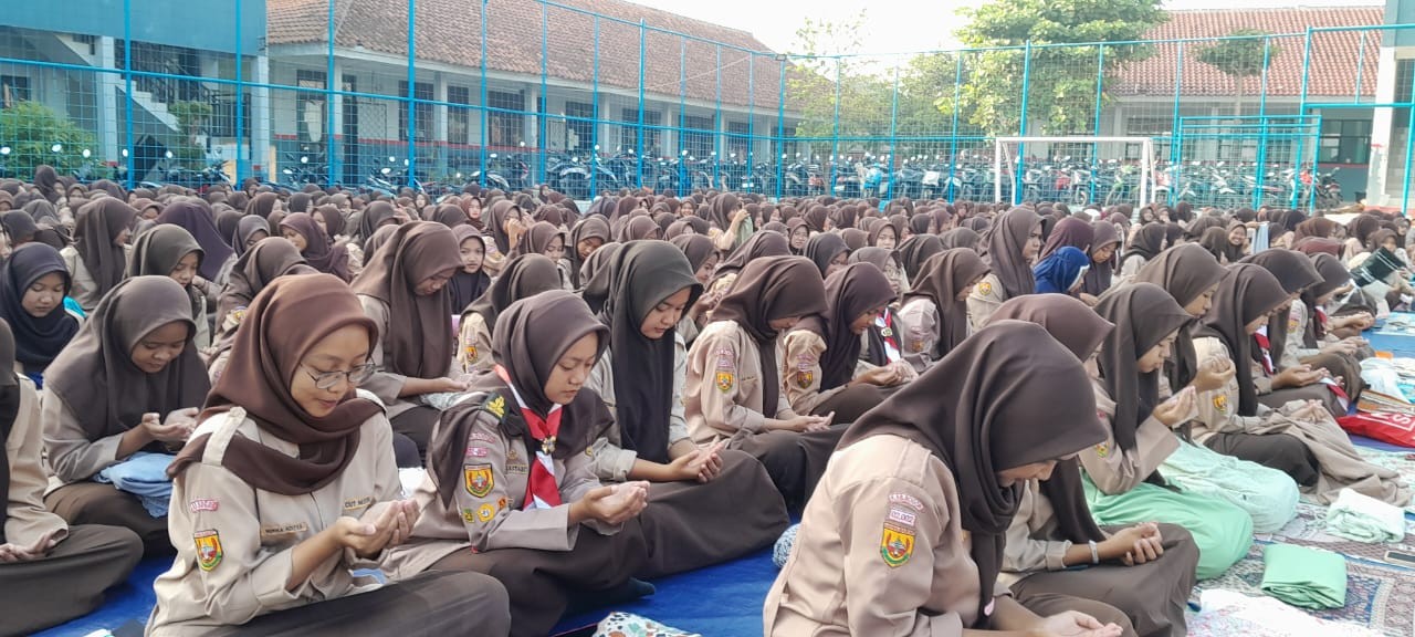 Pembiasaan Pagi; Tadarus, Dluha, Doa Bersama dan Pembinaan Akhlaq Untuk Siswa MAN 5 Bogor