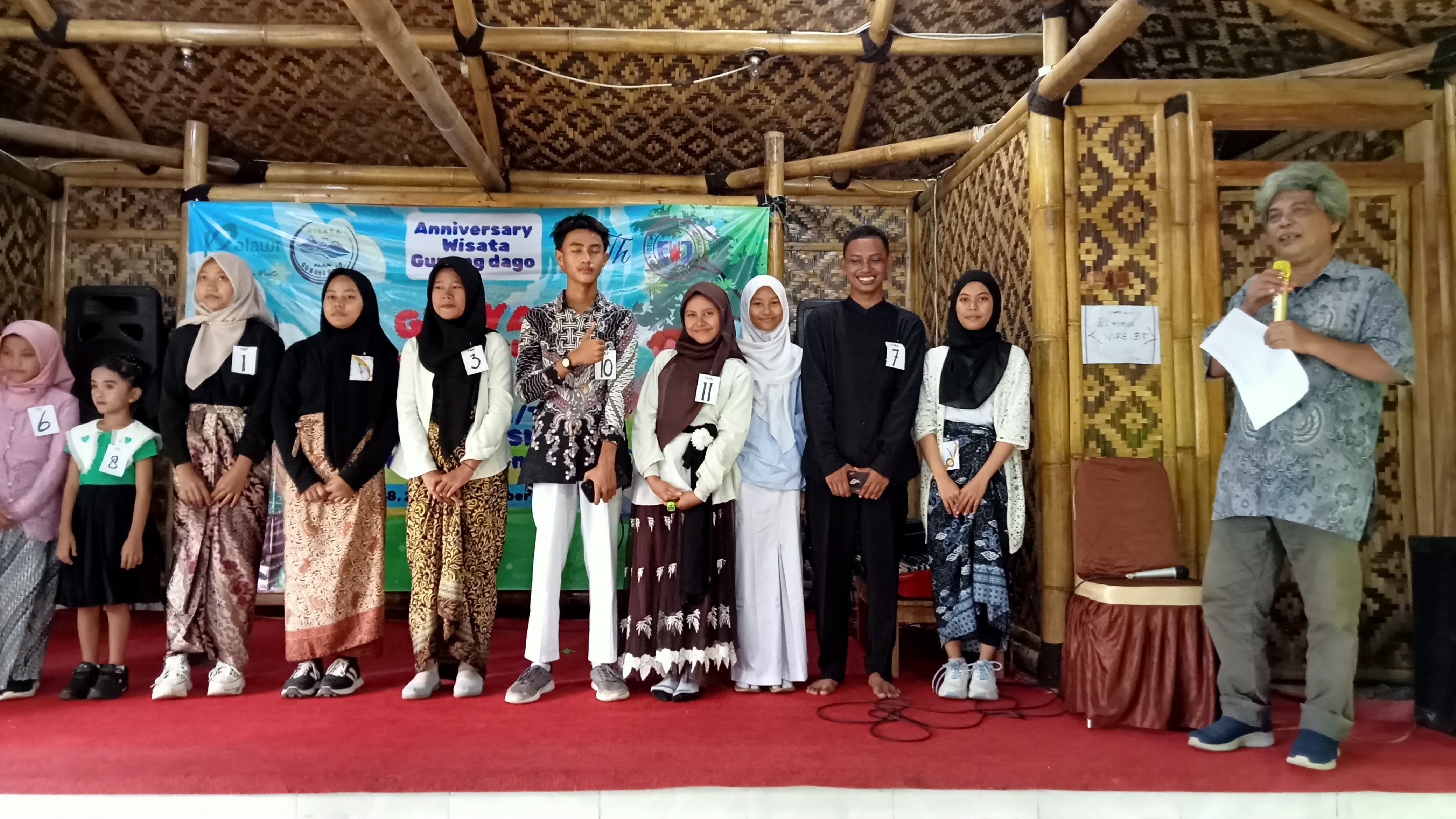 \"Gemuruh Sajak di Puncak Gunung Dago: Siswa MAN 5 Bogor Torehkan Prestasi di Lomba Puisi\"