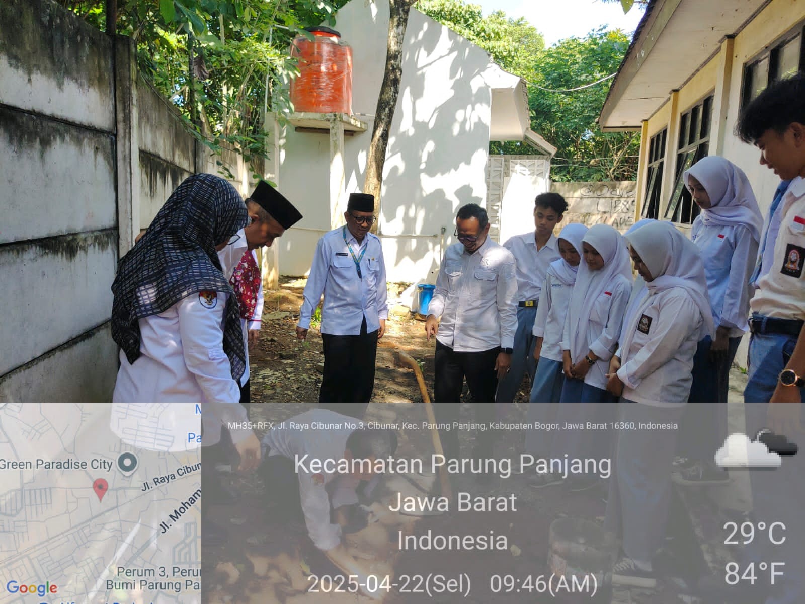 MAN 5 Bogor Turut Sukseskan Program Penanaman 1 Juta Pohon Matoa dalam Rangka Hari Bumi ke-55
