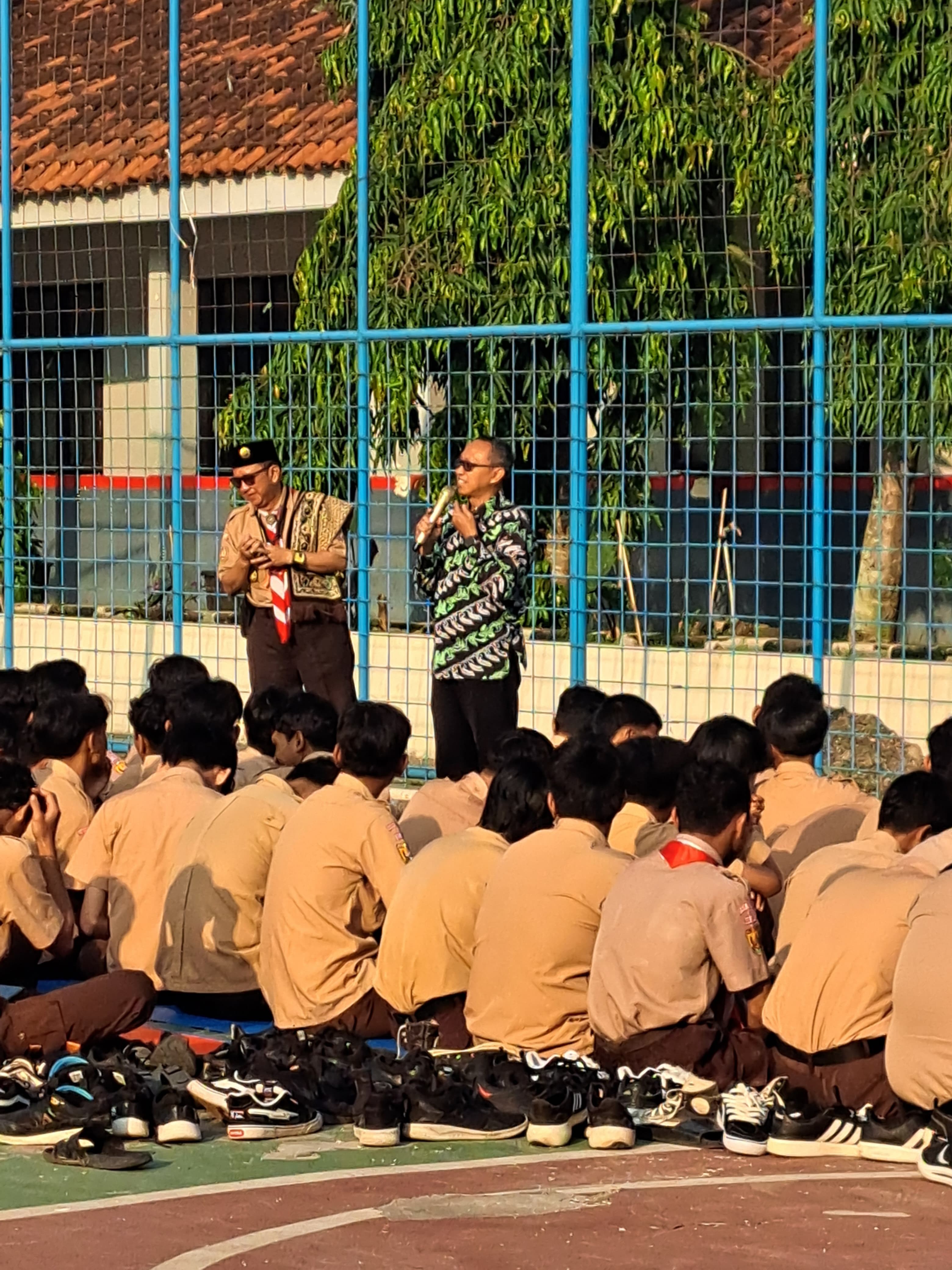 Kepala MAN 5 Bogor Berikan Motivasi Disiplin kepada Siswa setelah Salat Duha Bersama