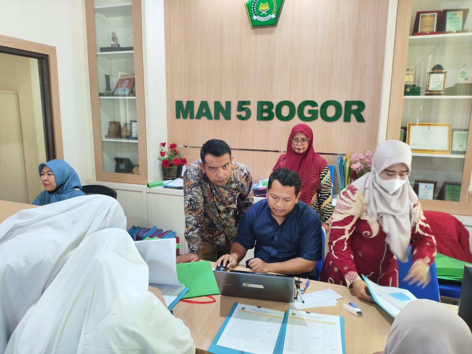 Daftar Ulang Peserta Didik Baru MAN 5 Bogor Tahun 2025 Berlangsung Tertib dan Lancar