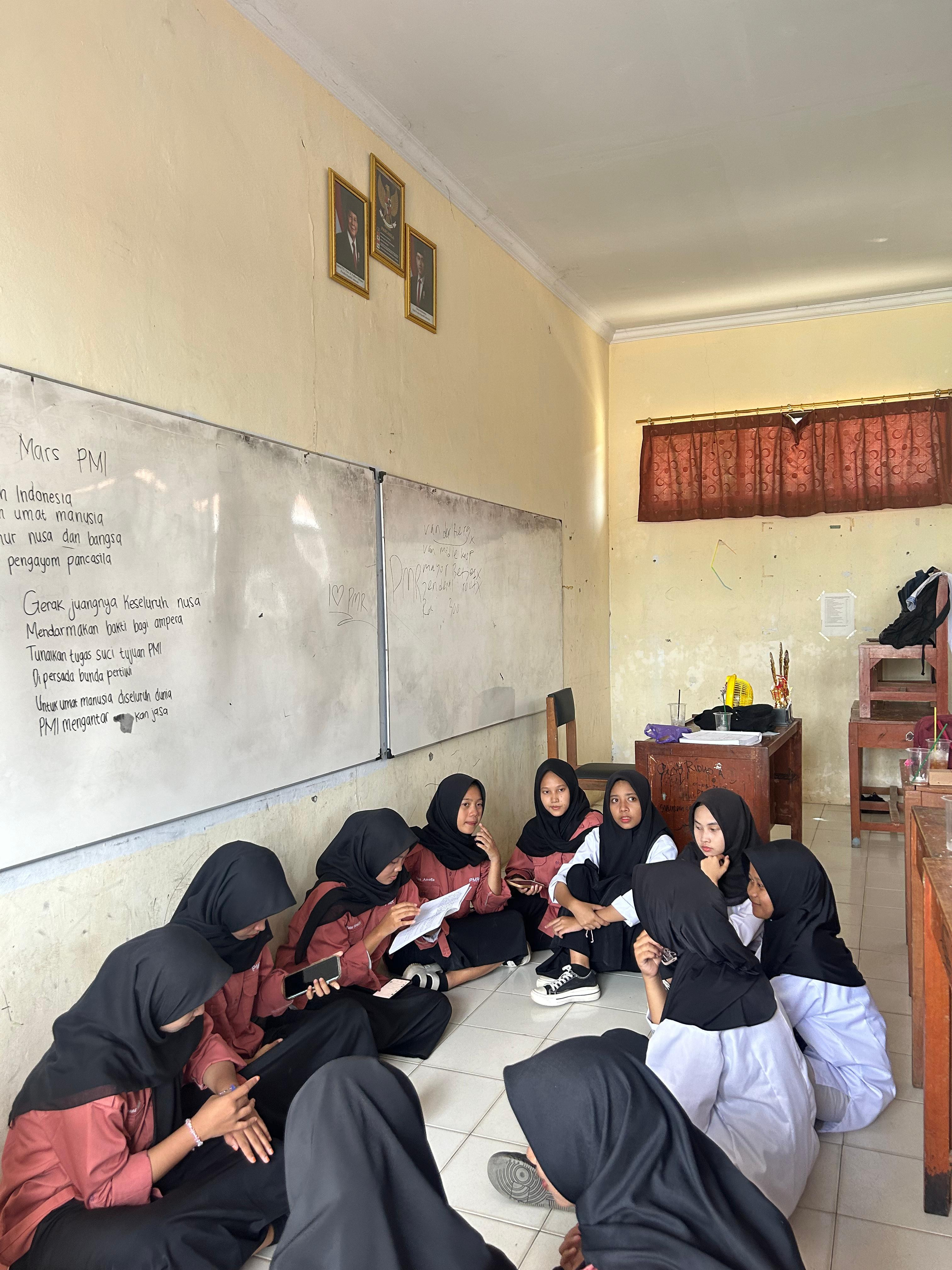 PMR MAN 5 BOGOR TANAMKAN SEMANGAT KEMANUSIAAN MELALUI LATIHAN MARS PMI