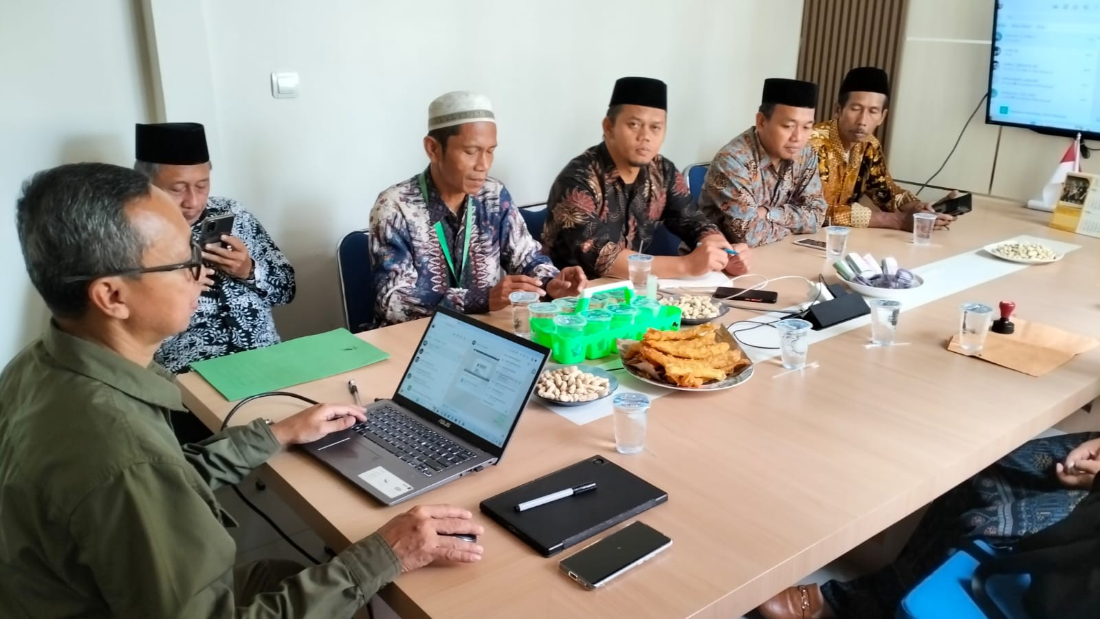 Perkenalan dan Rapat Perdana Pelaksana Tugas (Plt) Kepala MAN 5 Bogor Bersama Kepala Madrasah Aliyah