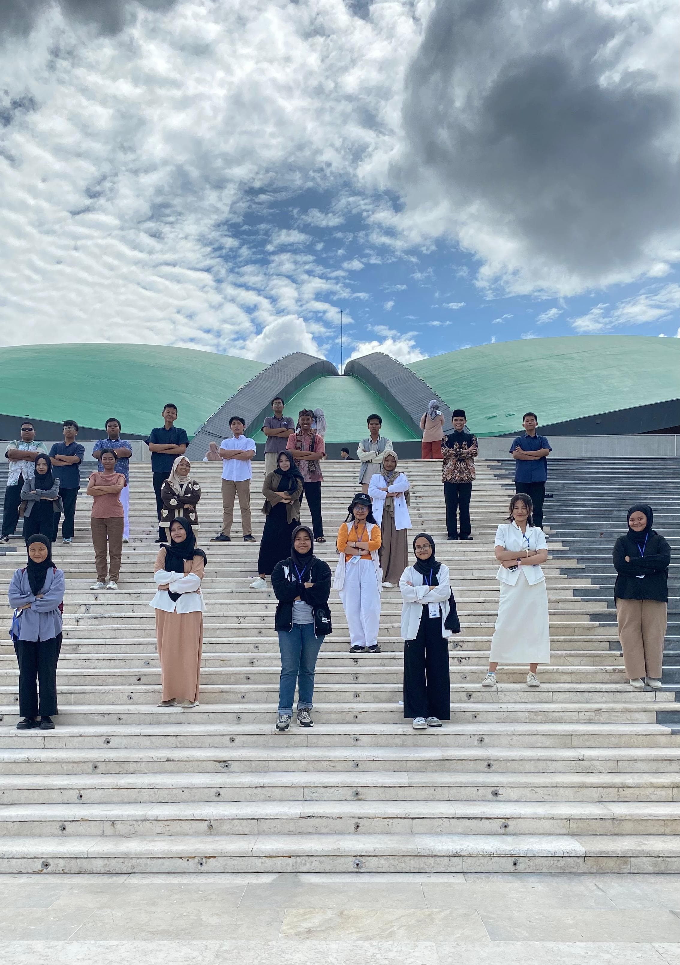 Siswa/i MAN 5 Bogor Berkontribusi di The 4th Indonesia Opinion Festival 2024: Suara Rakyat, Solusi B